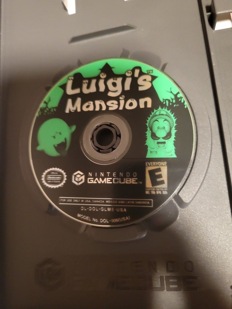 Luigis Mansion And Gamecube Controllers