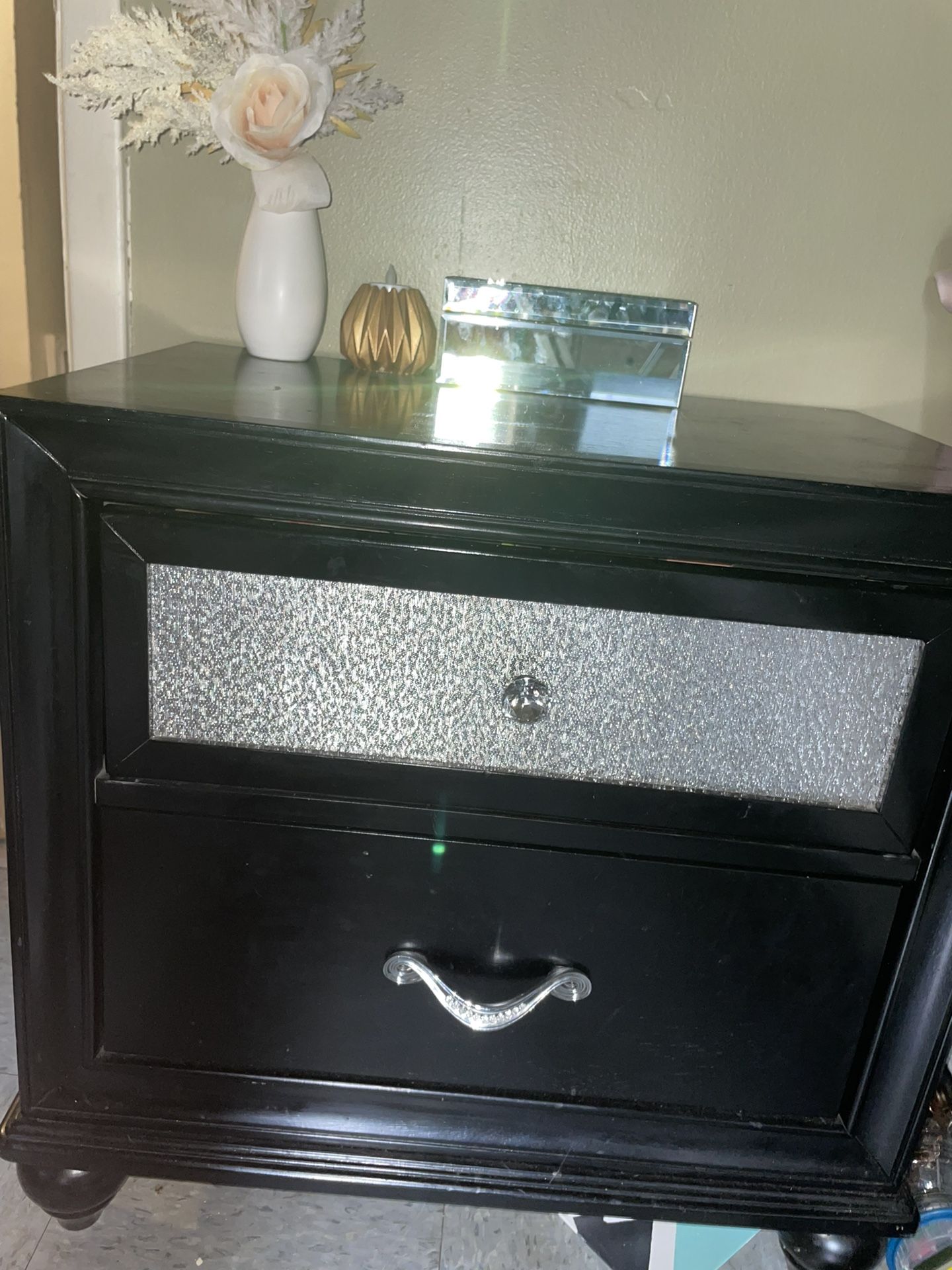 Night Stand For Sale In Cleveland OH OfferUp night-stand-for-sale-in-cleveland-oh-offerup