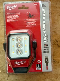 Milwaukee 2015R Rechargeable Pivoting Task Light