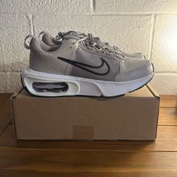 Nike Women’s Air Max INTRLK Size 11