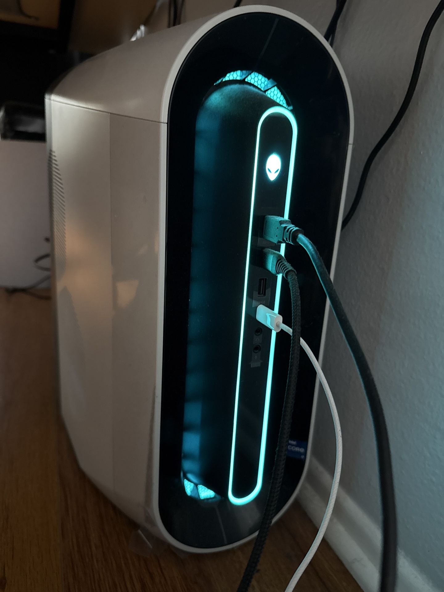Alienware Aurora R12 Gaming Desktop – RTX 3080 Ti / i7-11700KF / 32GB RAM / 1TB NVMe SSD