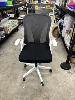 Model S | Folding Office Chair Brand New - Assembled For Display  $75 Cash or E-pay RI Daily Deals Message for appt. https://offerup.com/redirect/?o=a
