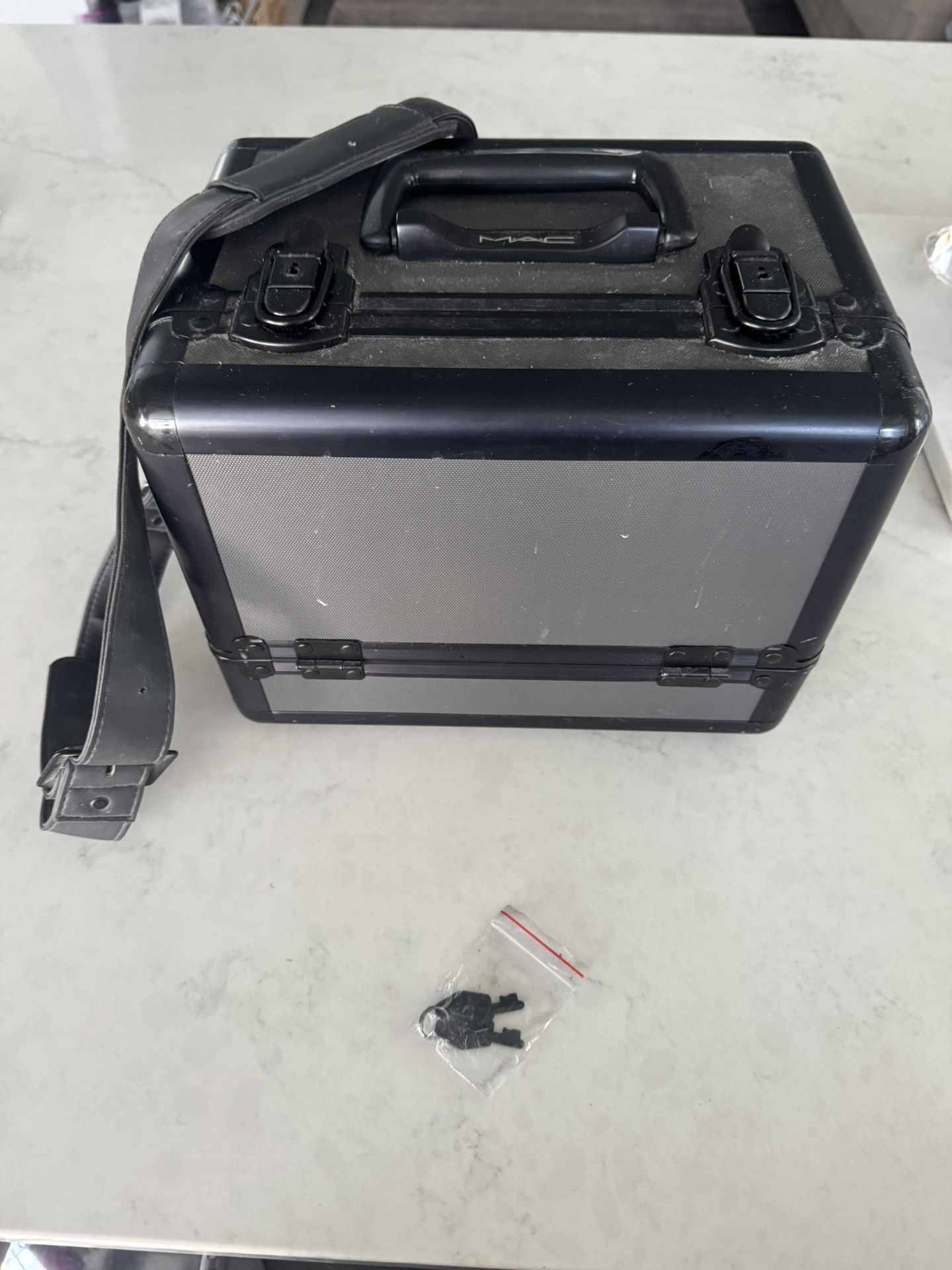 MAC COSMETICS Makeup Travel Case 4 Tier Hard Shell VERY RARE, vintage