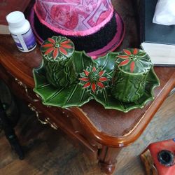 Pointsetta  salt and pepper shaker & Tray CVS