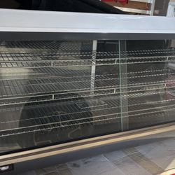 Commercial Refrigerated Display Case / Vitrina Refrigerada Comercial