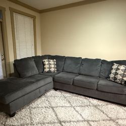 Right Arm Facing Sectional