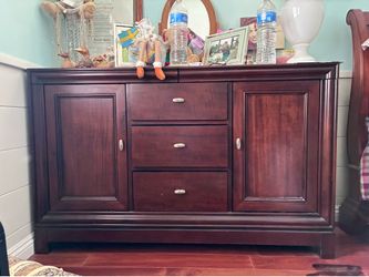 Ethan Allen Red Cherry Oak Dresser