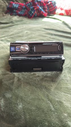 Alpine faceplate with Radio set