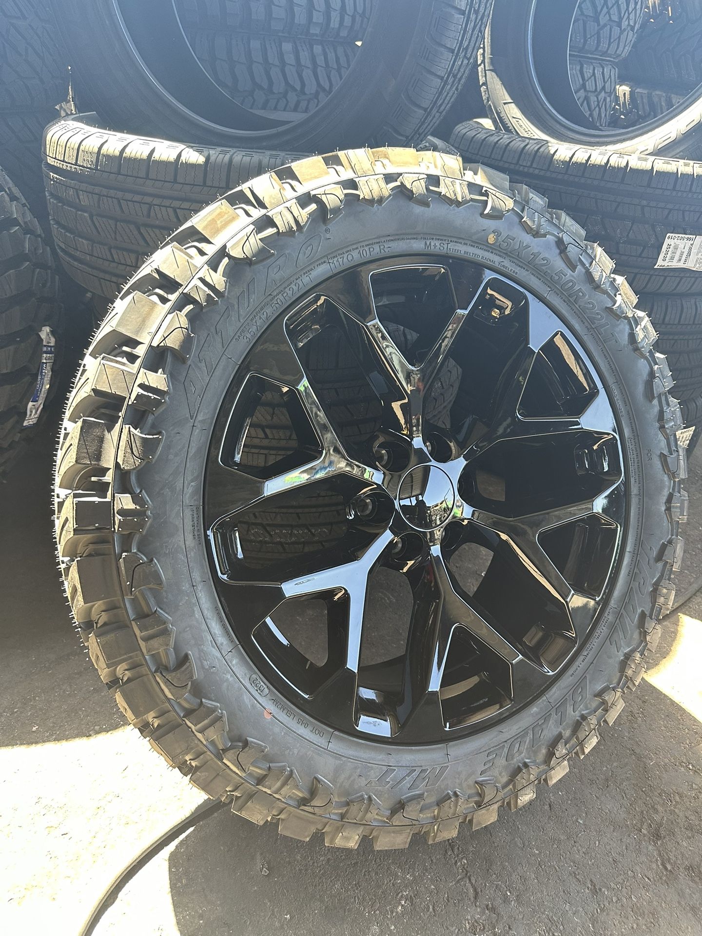 22 Inch Snowflake Rims On 35s Mud Tires for Sale in Phoenix, AZ OfferUp