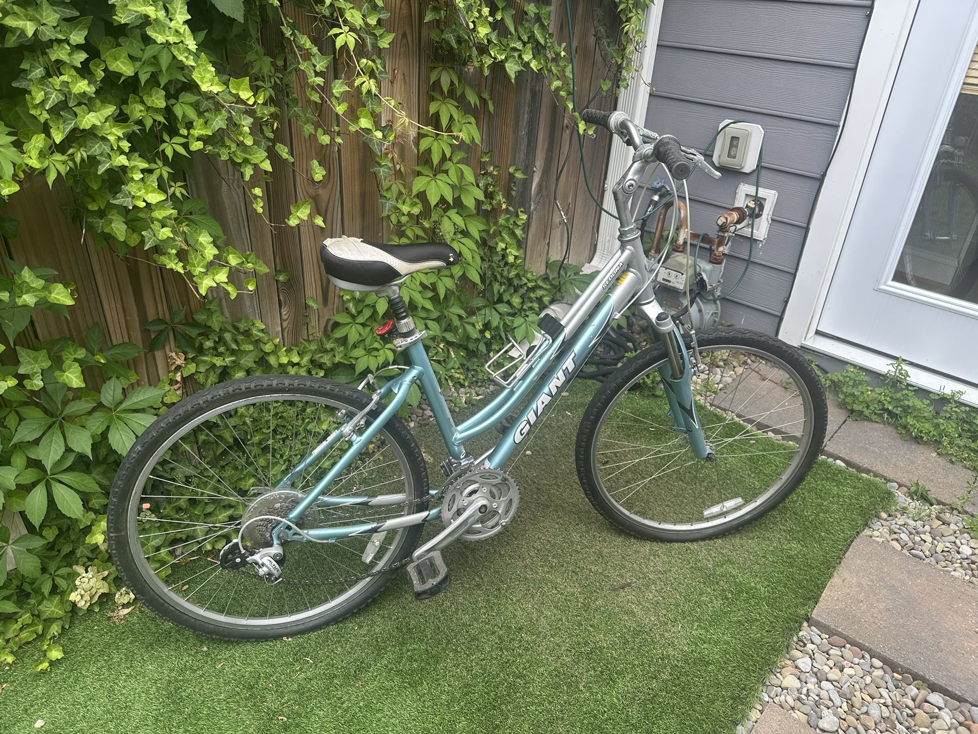 Women’s Hybrid Bike 17” Frame