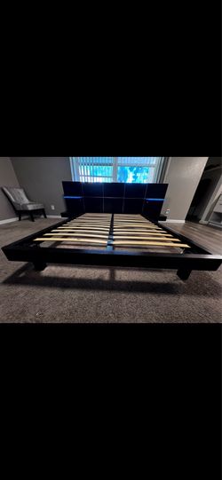Modern Queen bed and dresser set