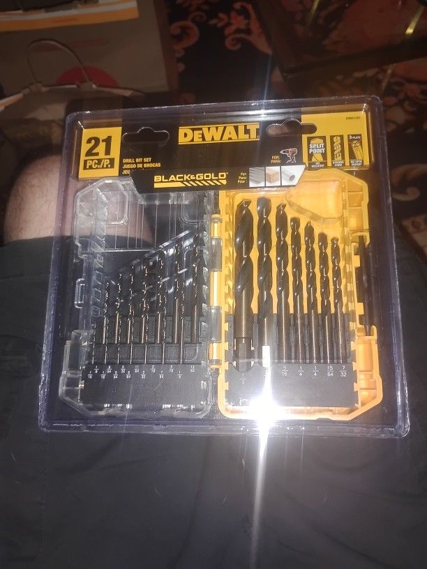 21 Piece DeWalt Drill Bit Set 