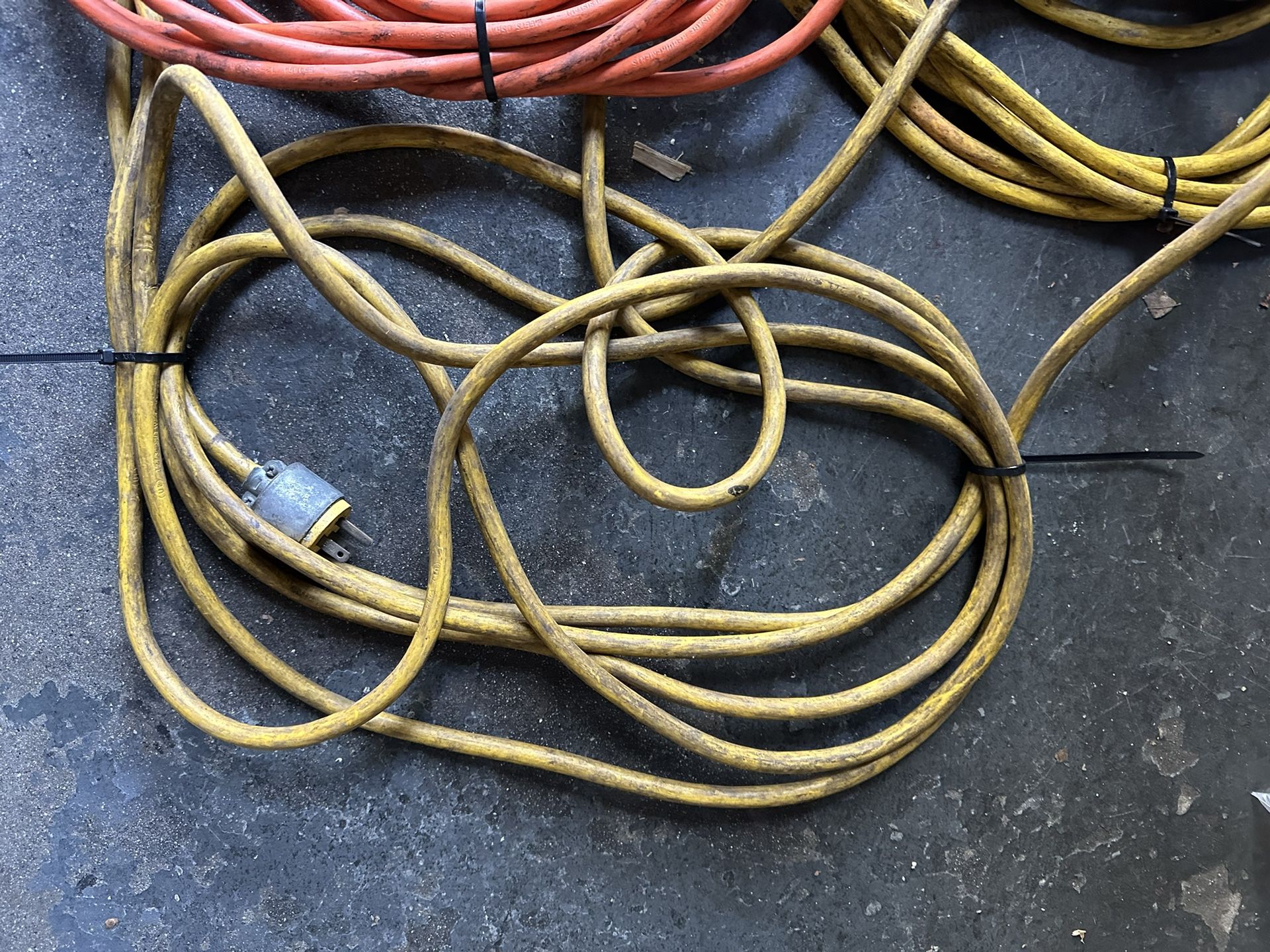Extension Cords Heavy Duty