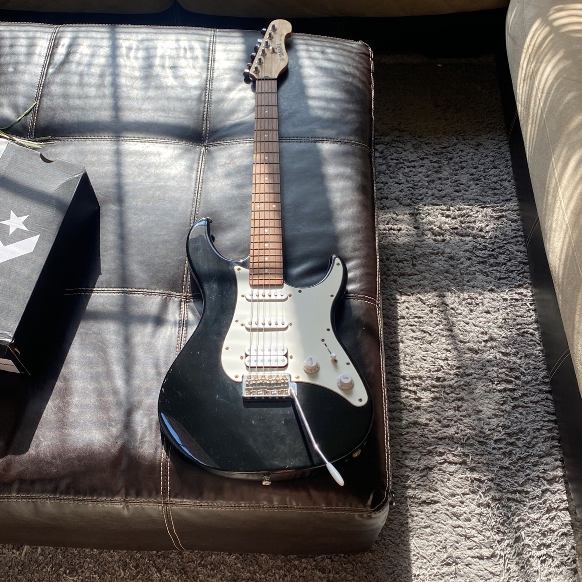 Yamaha EG 112C
