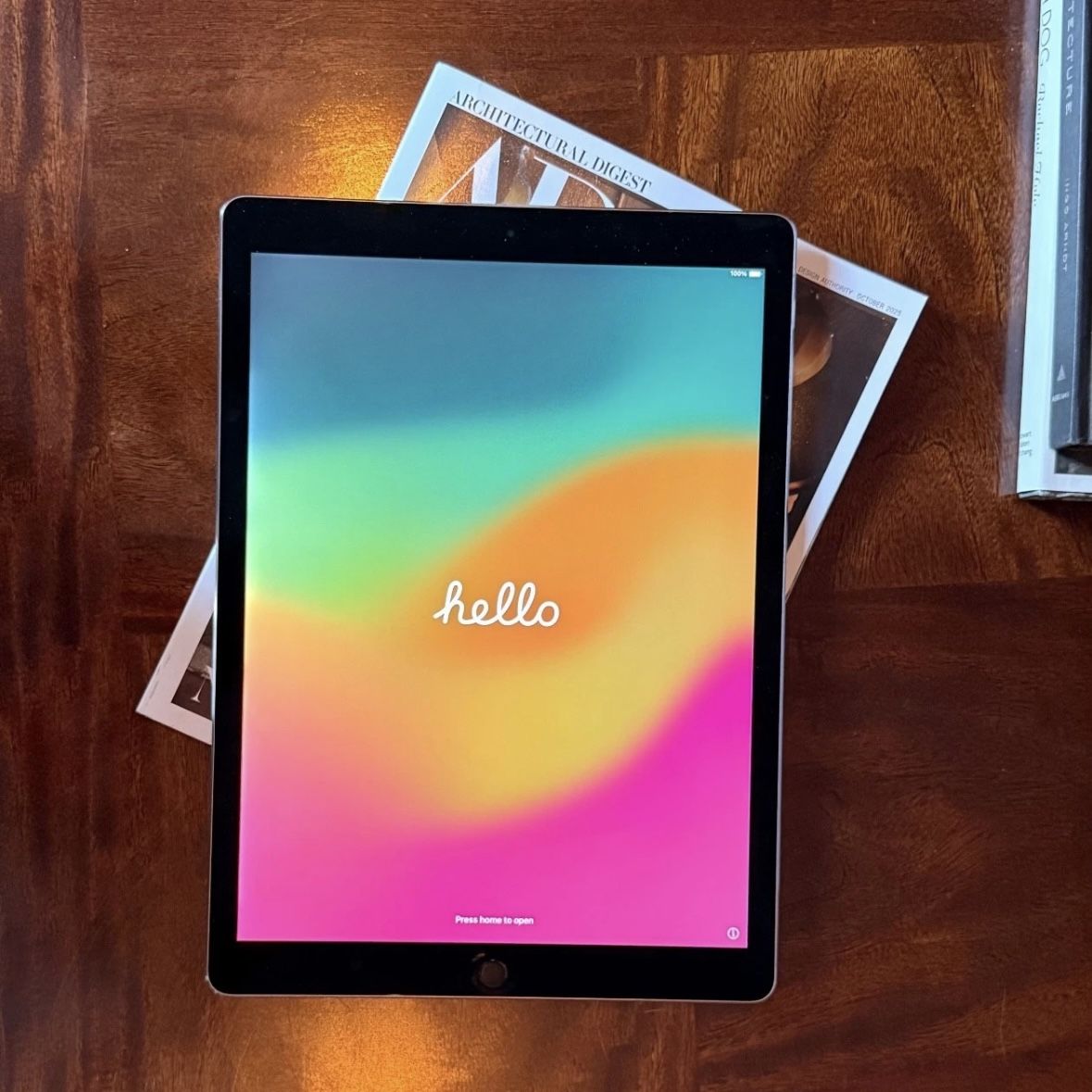 Apple iPad Pro 12.9-in Space Gray ML0N2LL/A - (Wi-Fi Only) (Excellent Condition)