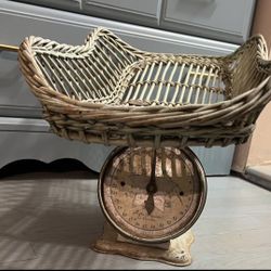 VINTAGE BABY WEIGHING SCALE
