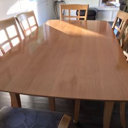 Solid oak dining table - Seats 5