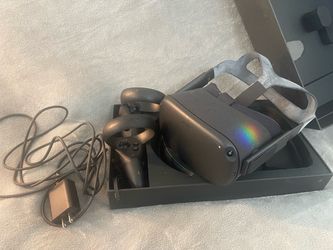 Oculus Quest VR Headset with Controllers