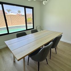 Dining table + 4 chairs
