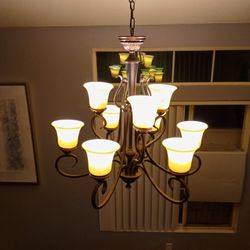 Nice Chandelier... Like New....