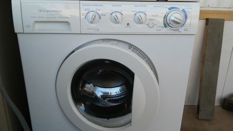 Free.. Gratis!! Juego de lavadora y secadora Frigidaire Crown..