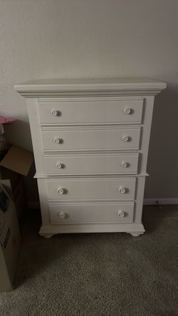 White 5 drawer dresser