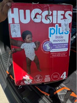 Huggies little movers plus diapers size 4,180 count