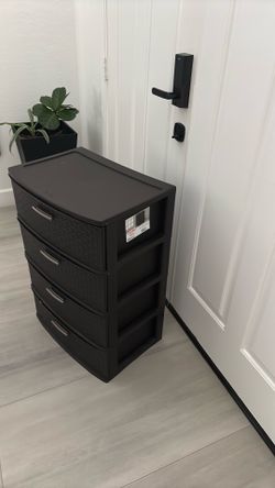 Plastic drawer organizer