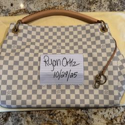 Luis Vuitton Bag NEW