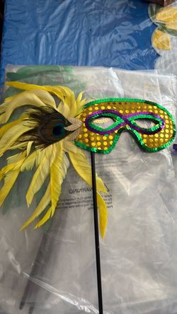10 Party mask w stick