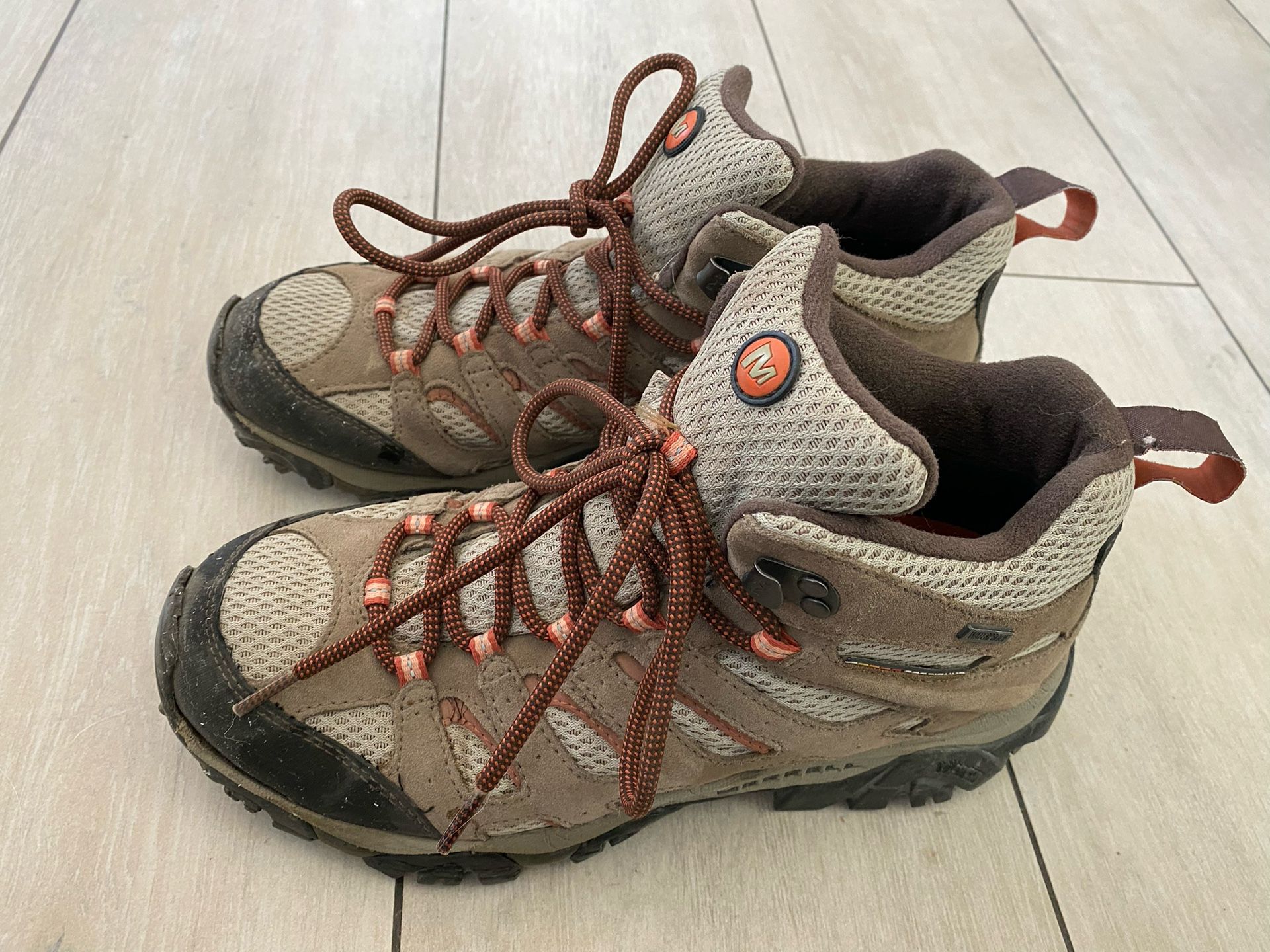 Merrell Women’s 9.5 Moab 3 Waterproof Hiking Boot