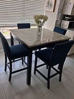 Comedor alto 4 sillas  I CAN DELIVERY FOR EXTRA FEE