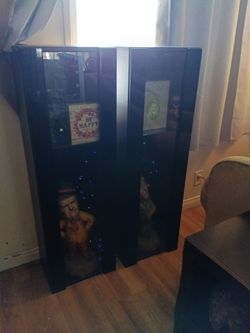 2 display cases