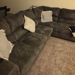 Sectional (2) Piece Couch. 