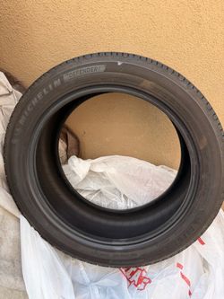 One Michelin Defender tire