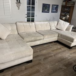 Off-white Cloth Couch