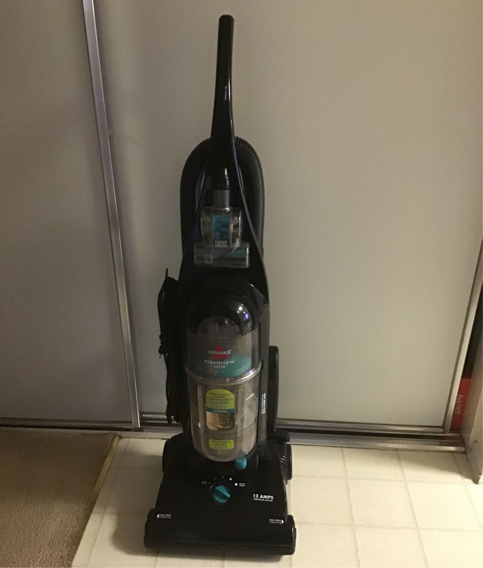 BISSELL Bagless Cleanview Helix vacuum with washable filter. Great condition. All attachments. Everything works.
