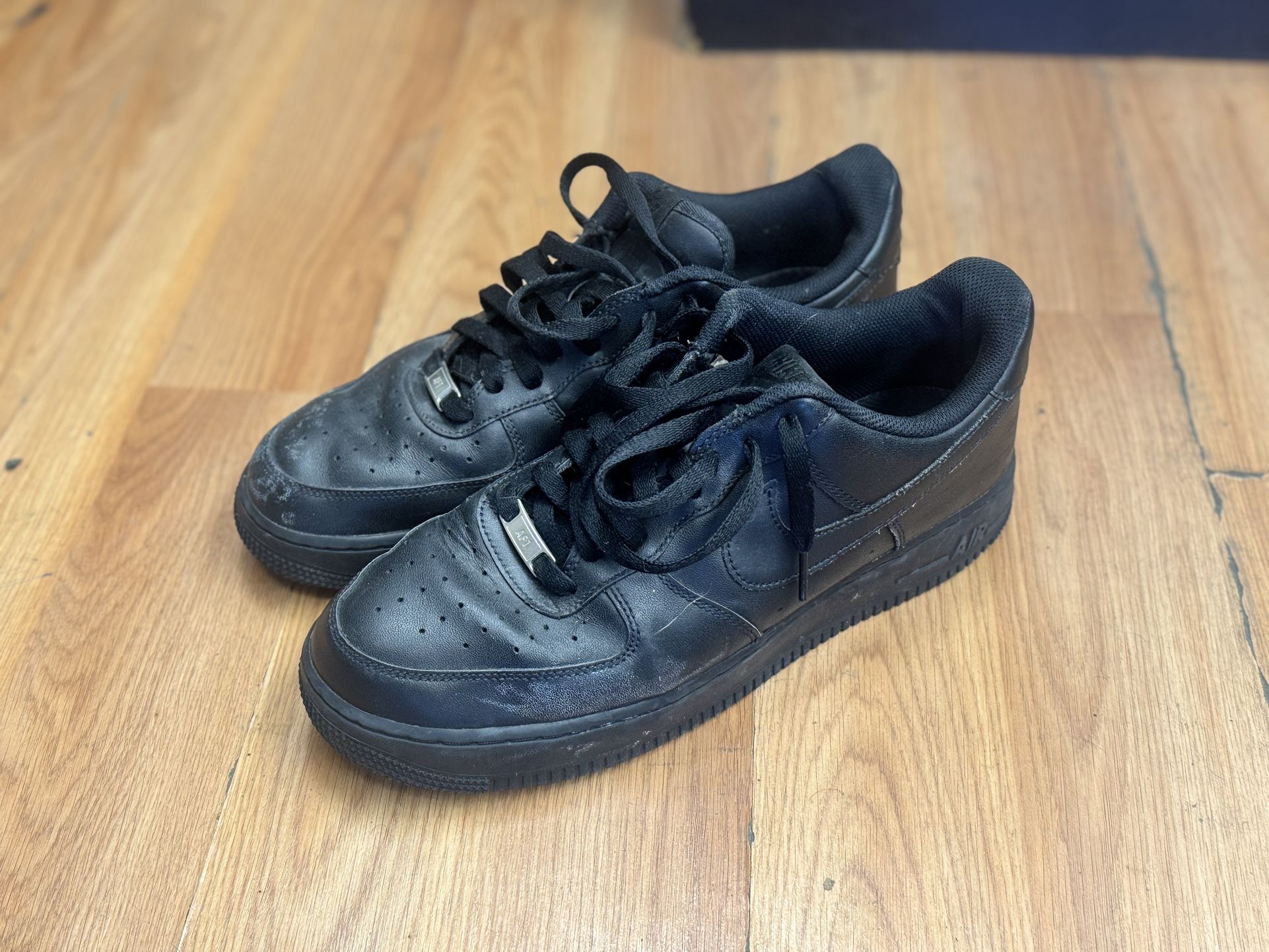 NIKE AIR FORCE AF 1 LE (GS) TRIPPLE BLACK SNEAKERS MEN'S SIZE-US-11