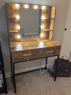 Vanity desk