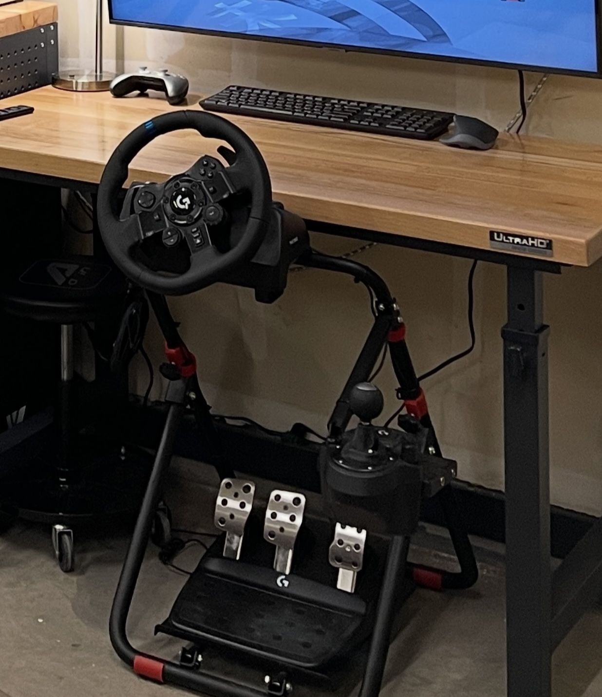 Logitech G923 with Shifter And Wheel Stand