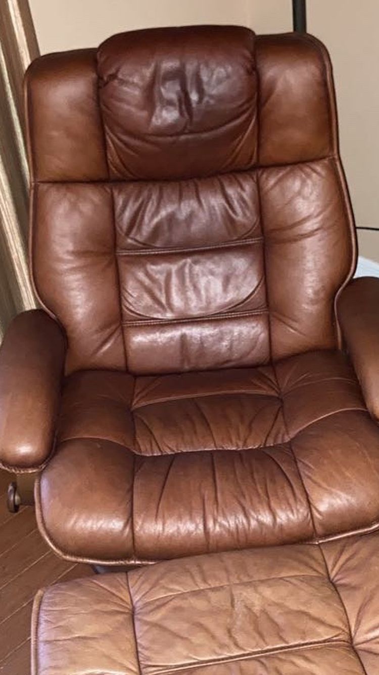 Leather Chair/Ottoman