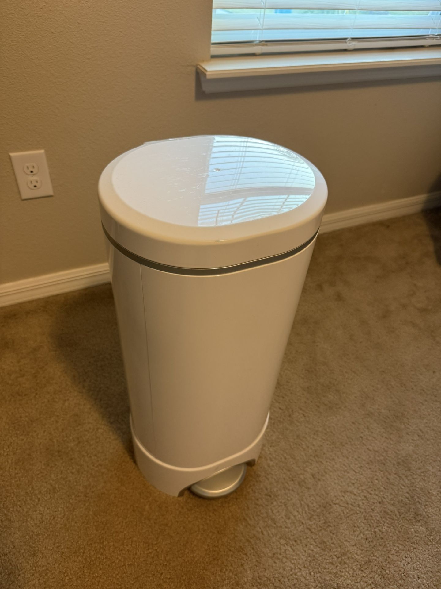 Munchkin Diaper Pail