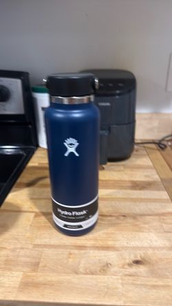 Blue hydro flask 40 oz