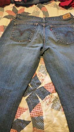 Womens levis size 6L