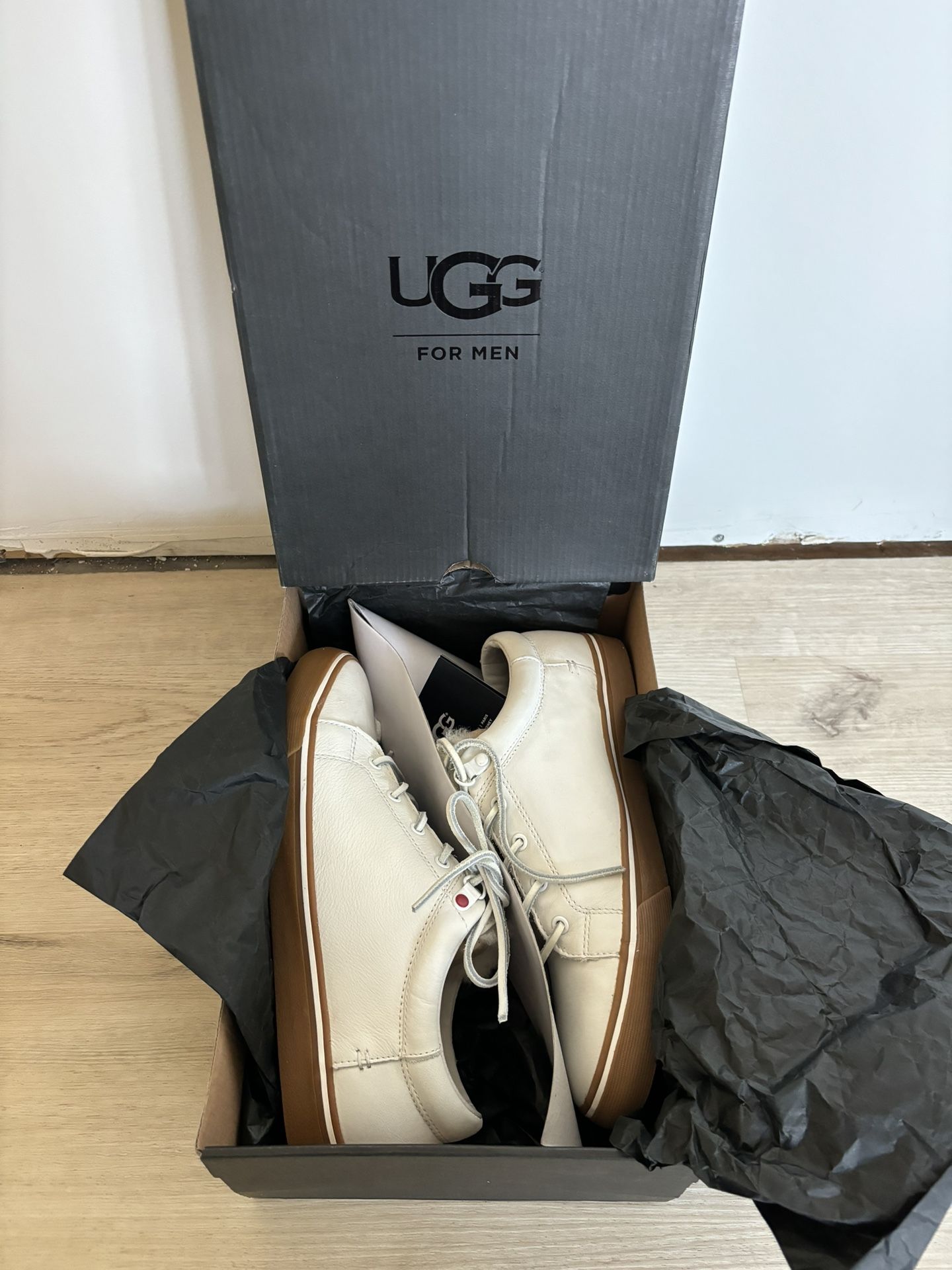 Uggs Men’s Shoes Sneakers Size 7