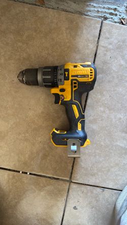 DEWALT IMPACT DRILL BARELY USED