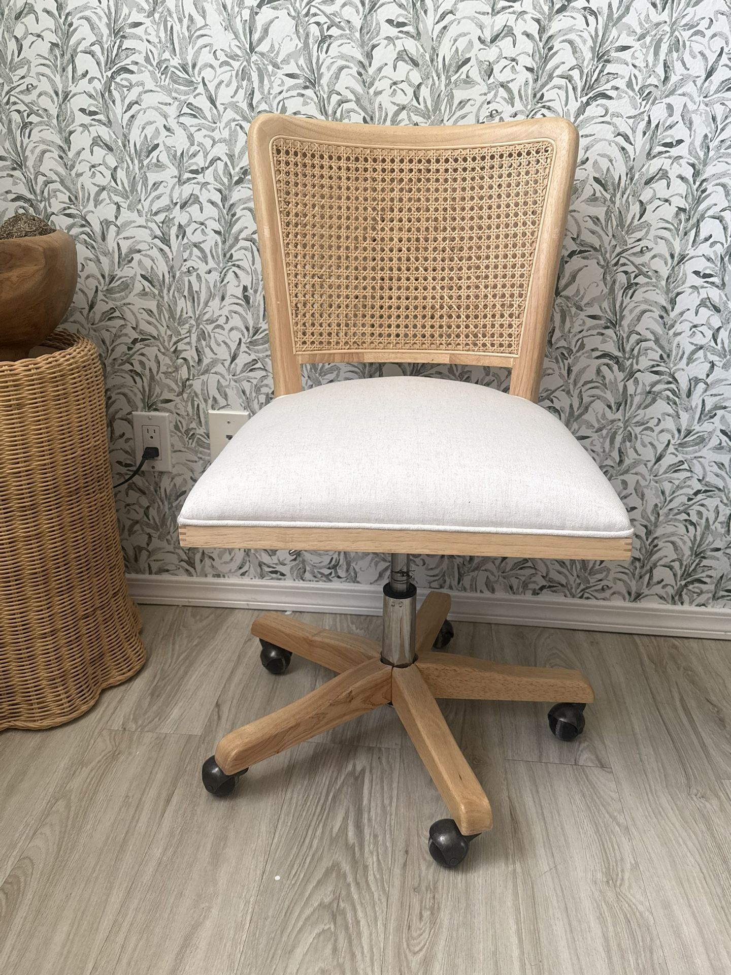 Rattan Swivel Rolling Office Chair