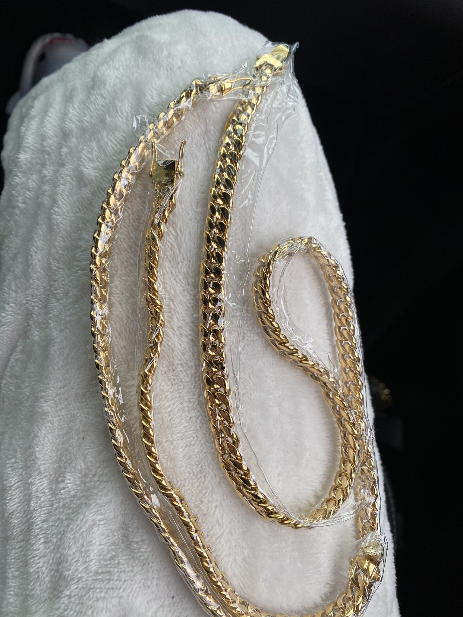 New 18k Yellow Gold Cuban Link Chain And Bracelet