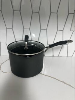 Circulon hard anodized pot with lid in great used condition, rarely bused