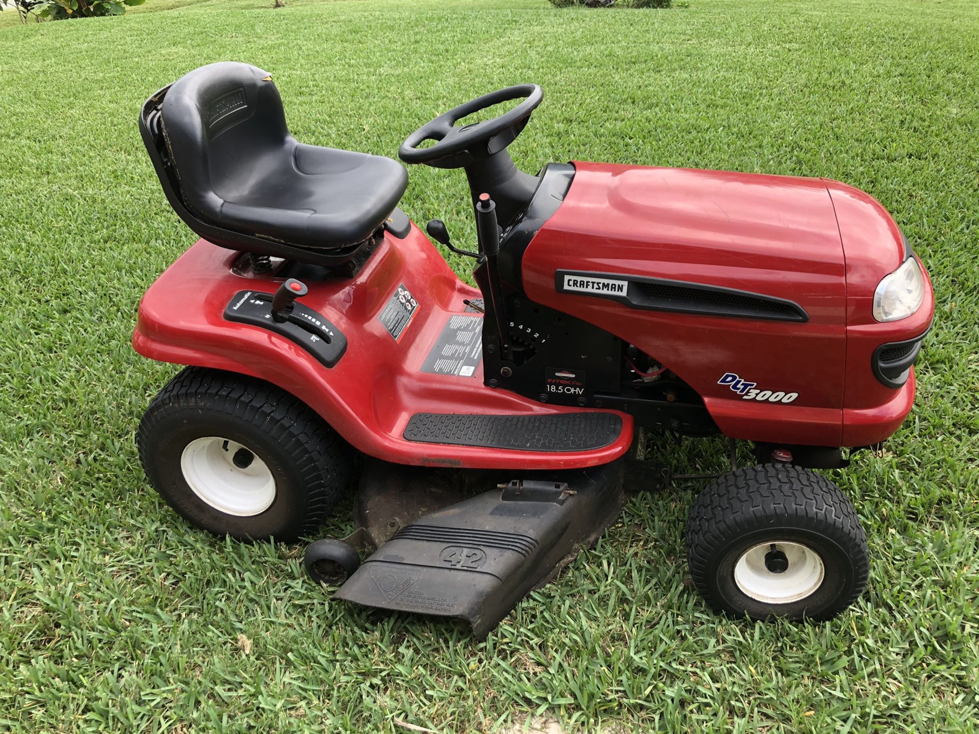Riding Lawn Mower - Craftsman DLT 3000 - For Parts (Motor/Deck good)